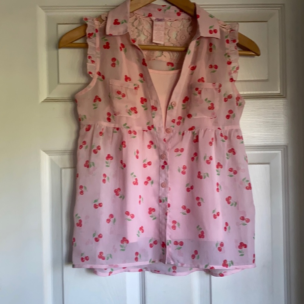 🍒 Cherry 🍒 fun blouse
